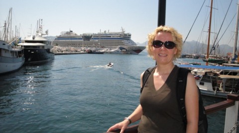 2010_aida_2_005_900