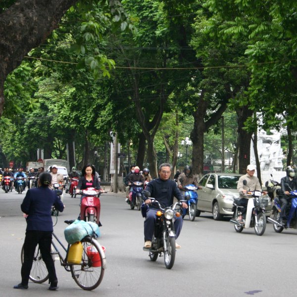 Vietnam Rundreise 2/17: Hanoi, Busfahrt durchs Verkehrschaos nach Halong, Reisfelder