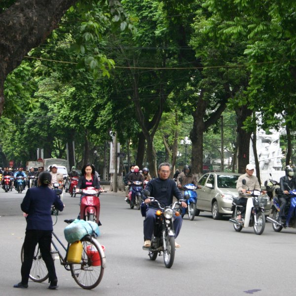 Vietnam Rundreise 2/17: Hanoi, Busfahrt durchs Verkehrschaos nach Halong, Reisfelder