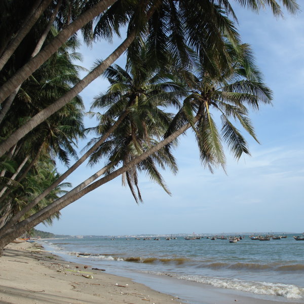 Vietnam Rundreise 16/17: Phan Thiet / Mui Ne, Strand, weiße und rote Dünen, roter Canyon, Wasserfall