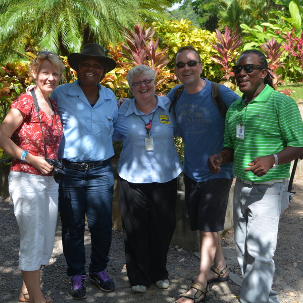 AIDAbella – Karibik 7 – Weihnachtstour – # 10: Basseterre, St. Kitts – Inselrundfahrt mit Veronica :-)