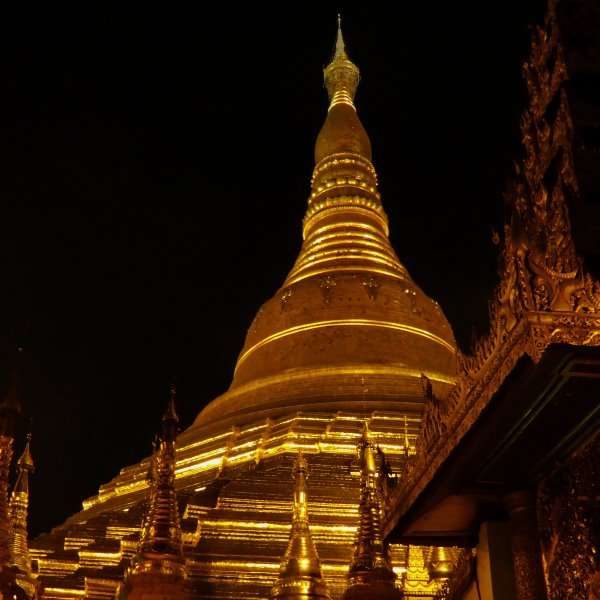 MYANMAR #04 – Anreise nach Yangon, Shwedagon Pagode, Festival of Lights (Burma mit Take Off Reisen)